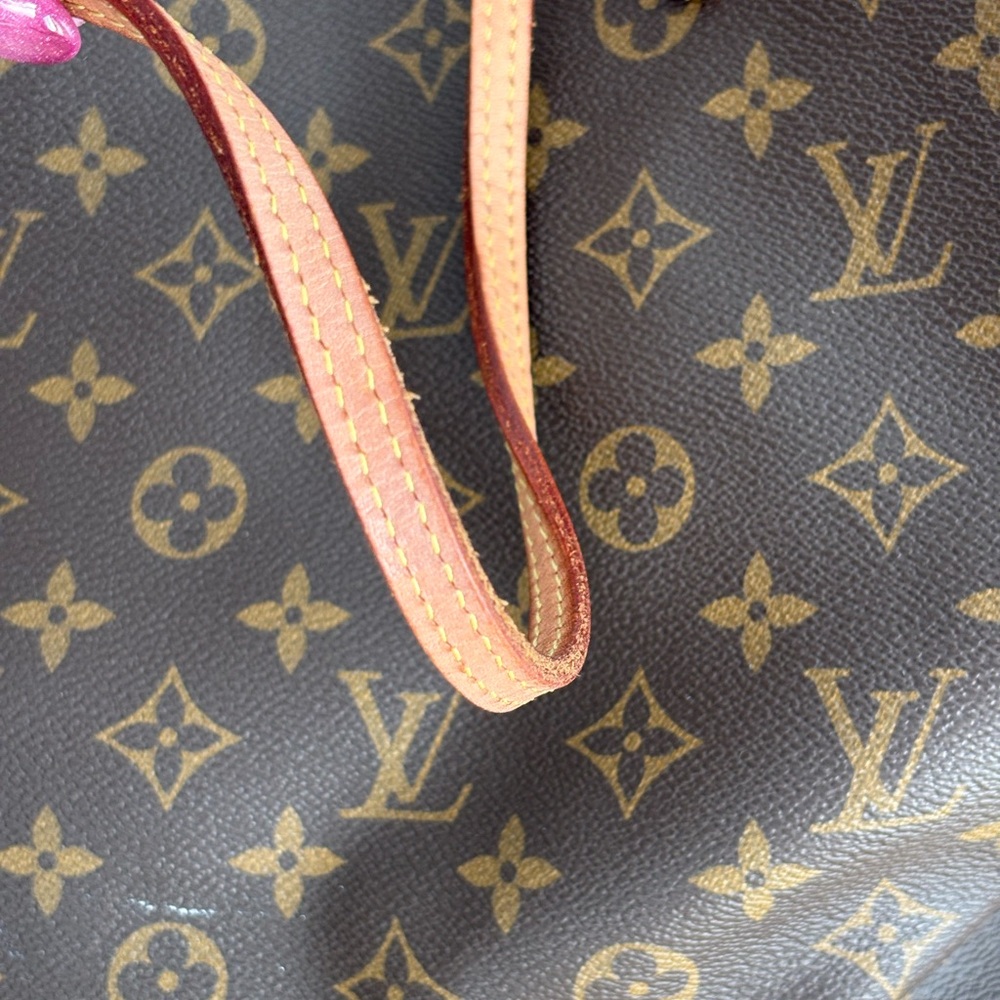 Louis Vuitton Monogram Neverfull MM - Picture 14 of 16